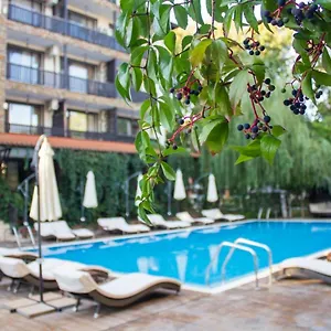 the-green-paradise-apartments.primorskohotels.com/