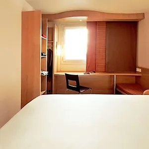 Отель Ibis Airport ***